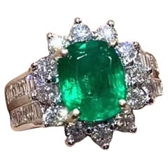 AIG Certified 3.25 Ct Zambian Emerald  1.60 Ct Diamonds 18K Gold Ring