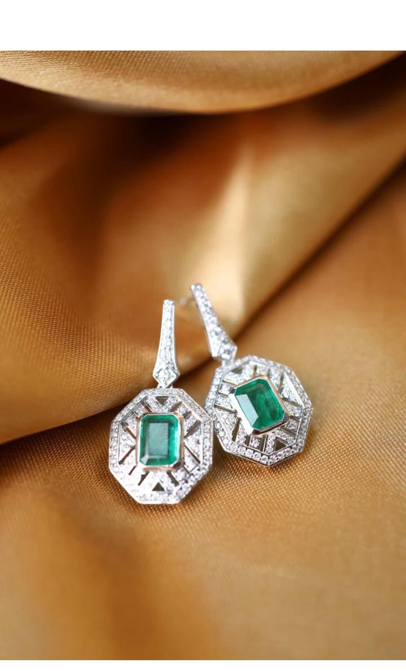 AIG zertifiziert 3,30 Karat sambische Smaragde Diamanten 18k Gold Ohrringe im Zustand „Neu“ im Angebot in Massafra, IT