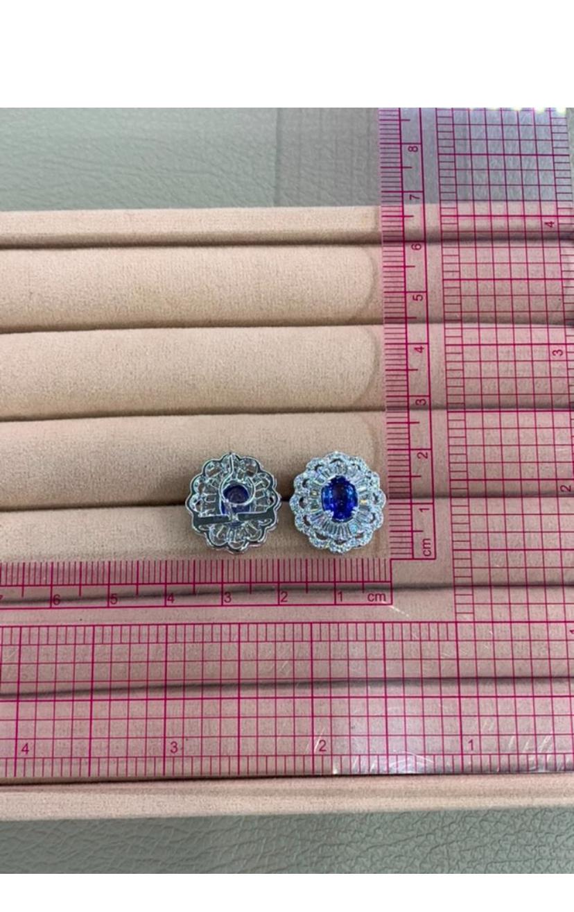AIG Certified 3.30 Ct Ceylon Sapphires  2.40 Ct Diamonds 18K Gold Earrings In New Condition For Sale In Massafra, IT