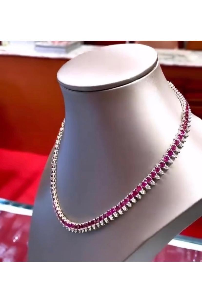 AIG Certified 33.00 Carats Burmese  Rubies  4.50 Ct Diamonds 18K Gold Necklace For Sale 1