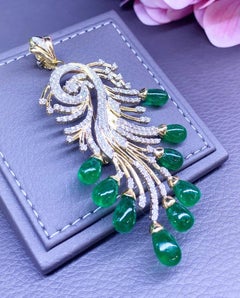 AIG Certified 33.00 Carats Zambian Emeralds 1.95 Ct Diamonds Gold Pendant/Brooch