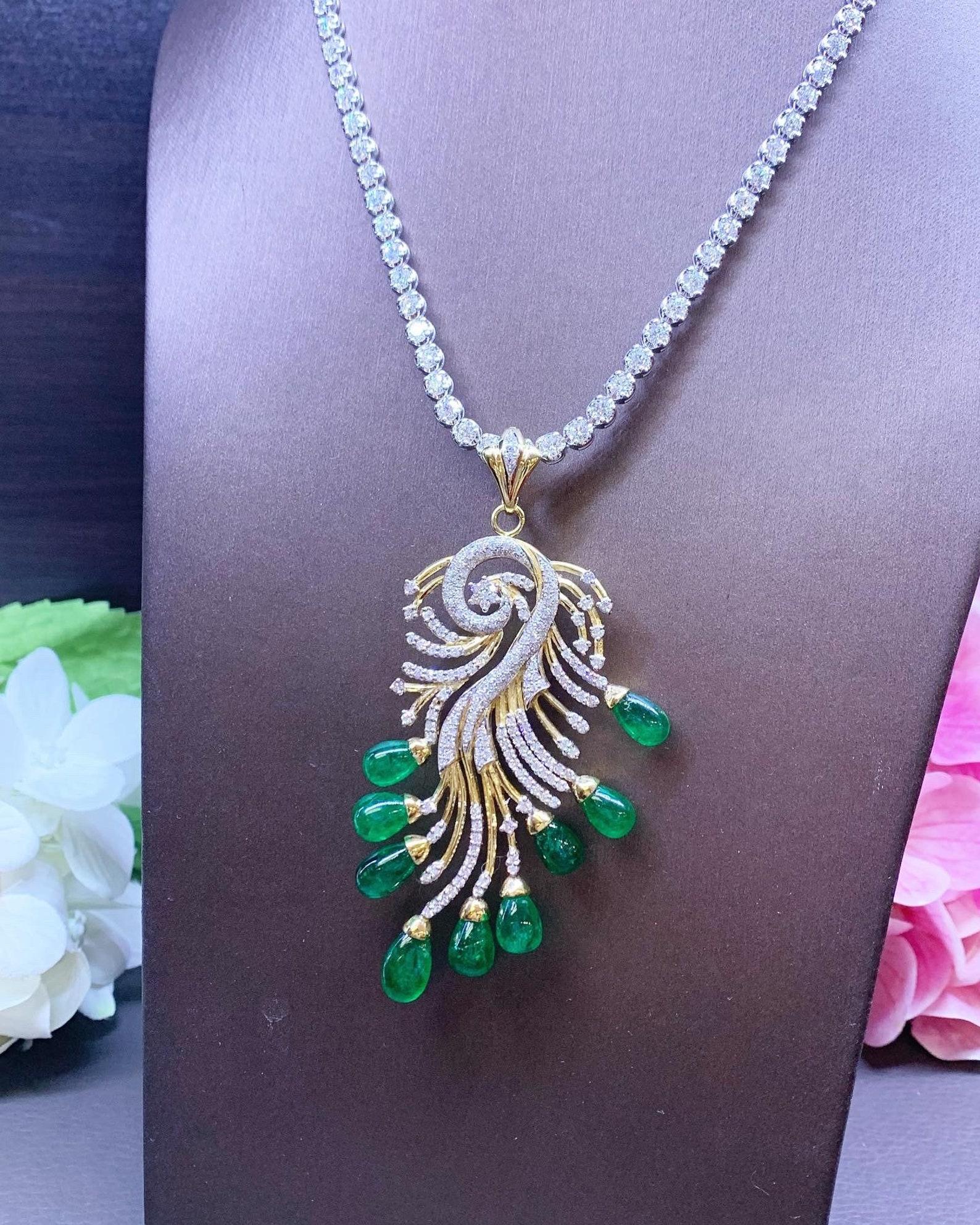 Women's AIG Certified 33.00 Carats Zambian Emeralds 1.95 Ct Diamonds Gold Pendant/Brooch For Sale