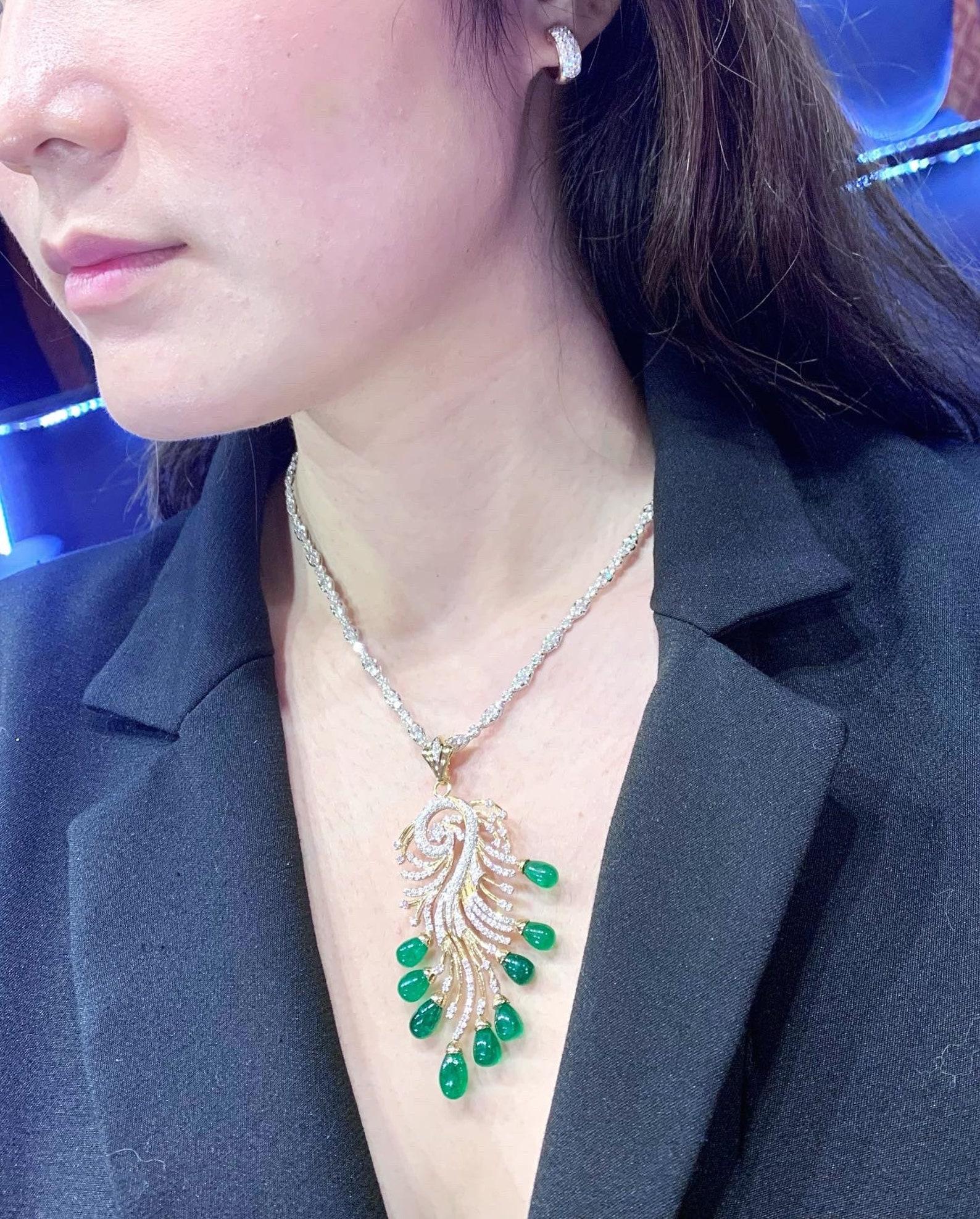 AIG Certified 33.00 Carats Zambian Emeralds 1.95 Ct Diamonds Gold Pendant/Brooch For Sale 1