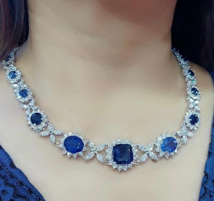 Taille mixte Saphirs bleus de Ceylan certifiés AIG 33,00 carats  14.00 Cts Diamants 18K  Collier en vente