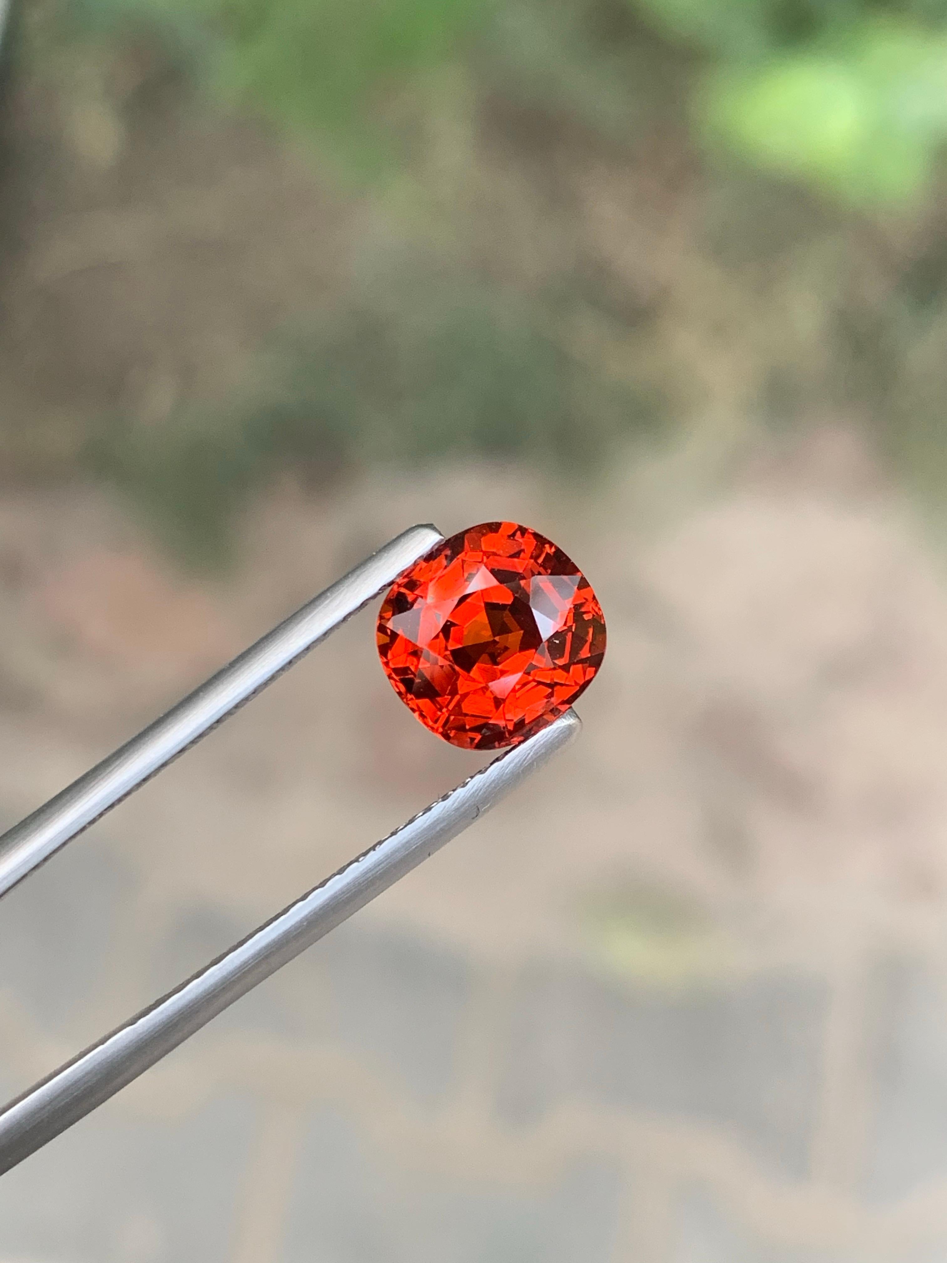 Gemma di granato spessartite sciolto naturale certificato AIG da 3,40 carati proveniente dal Mozambico in vendita 4