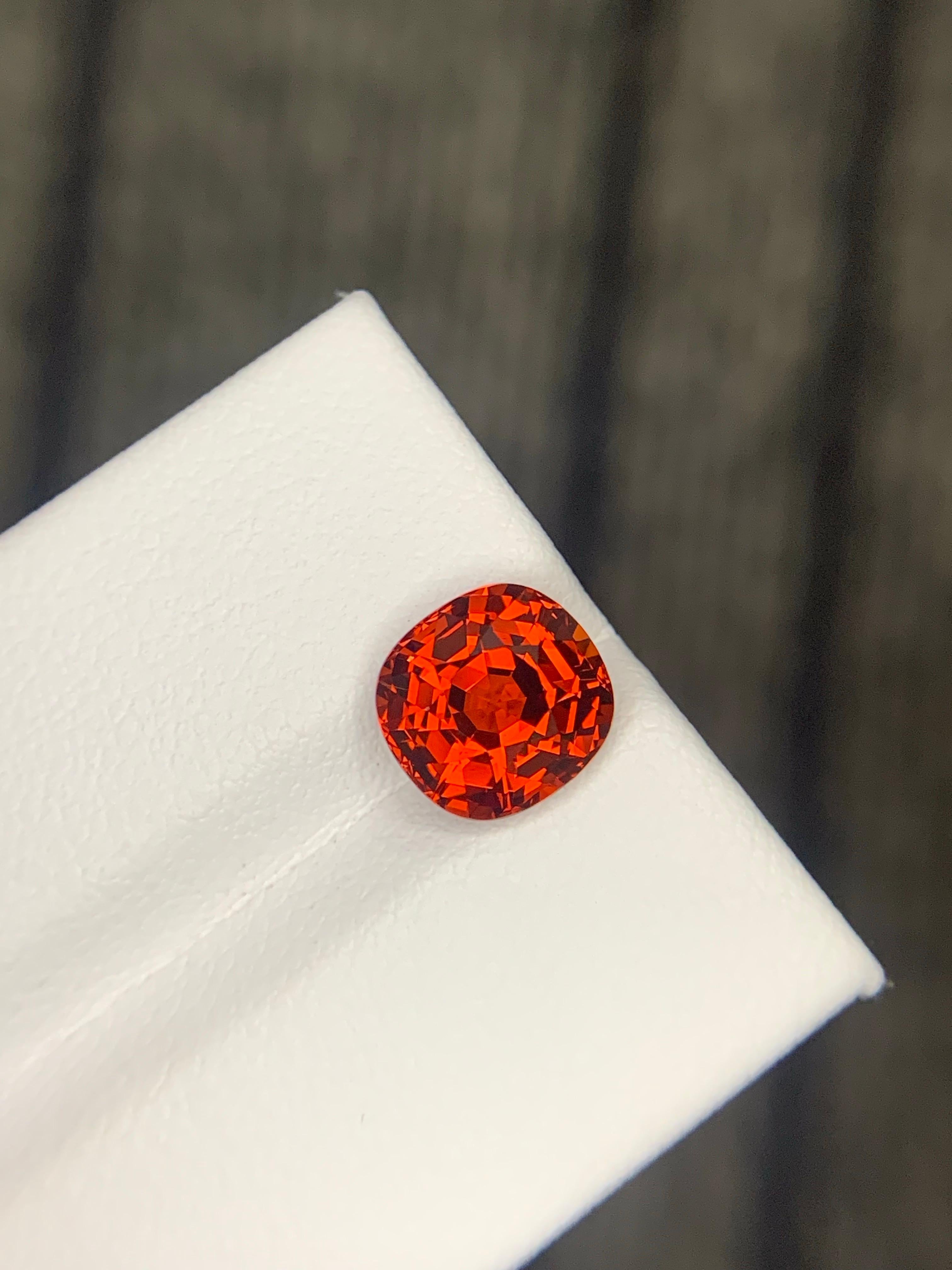 Gemma di granato spessartite sciolto naturale certificato AIG da 3,40 carati proveniente dal Mozambico in vendita 7