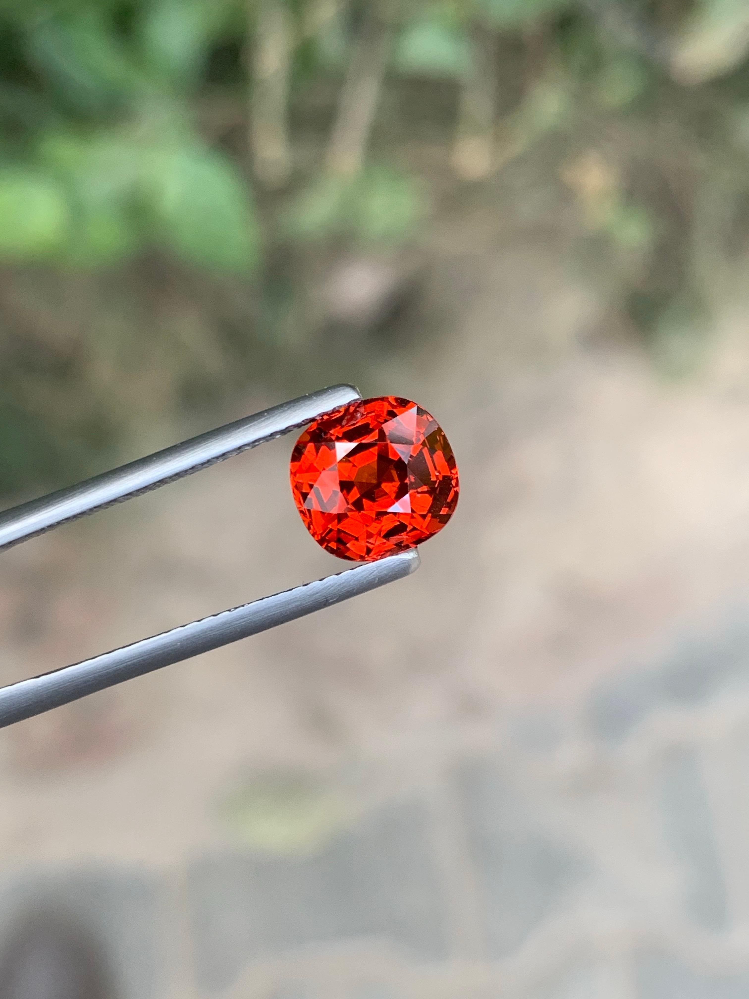 Gemma di granato spessartite sciolto naturale certificato AIG da 3,40 carati proveniente dal Mozambico In condizioni Nuovo in vendita a Peshawar, PK