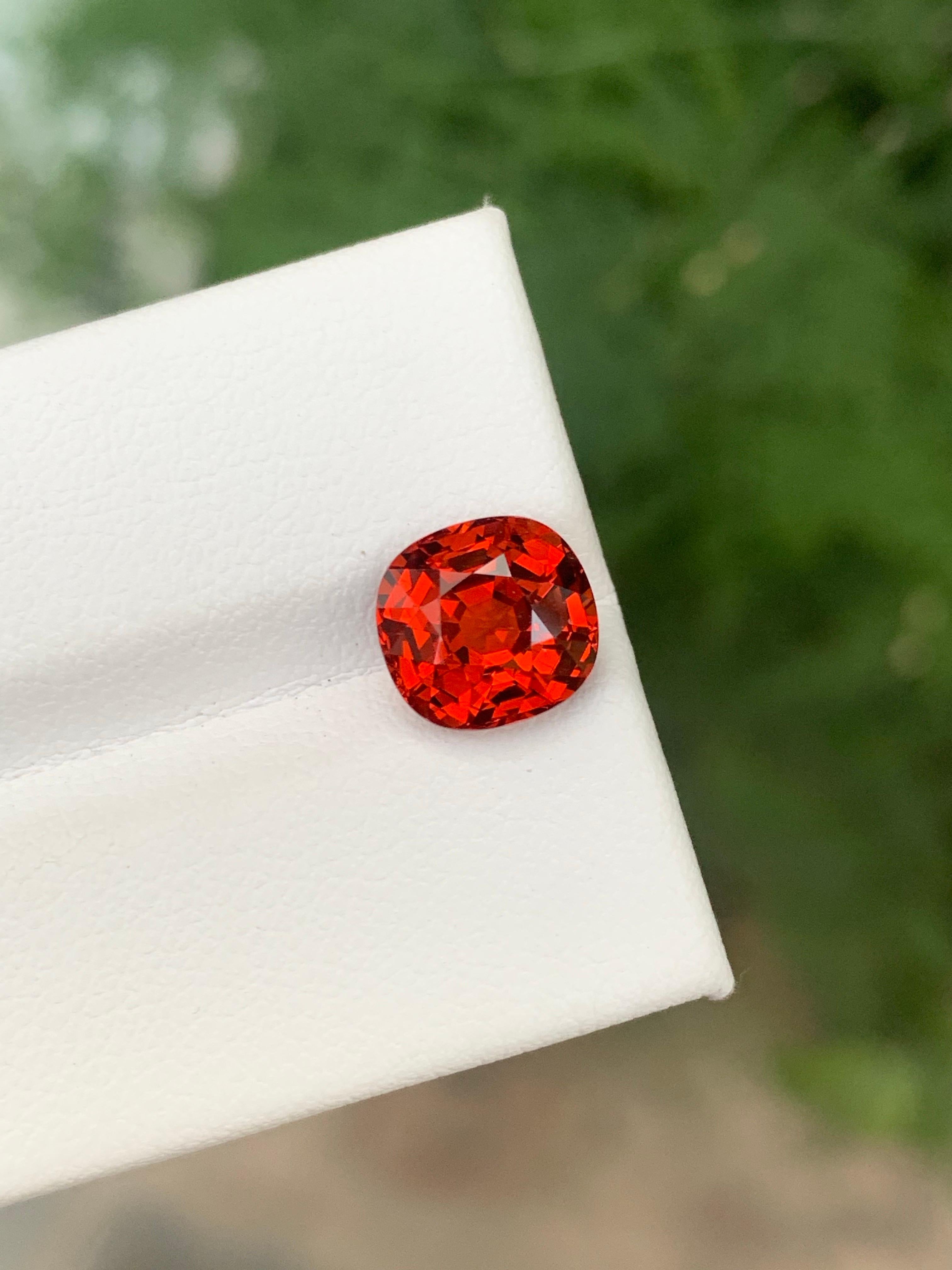 Gemma di granato spessartite sciolto naturale certificato AIG da 3,40 carati proveniente dal Mozambico in vendita 1