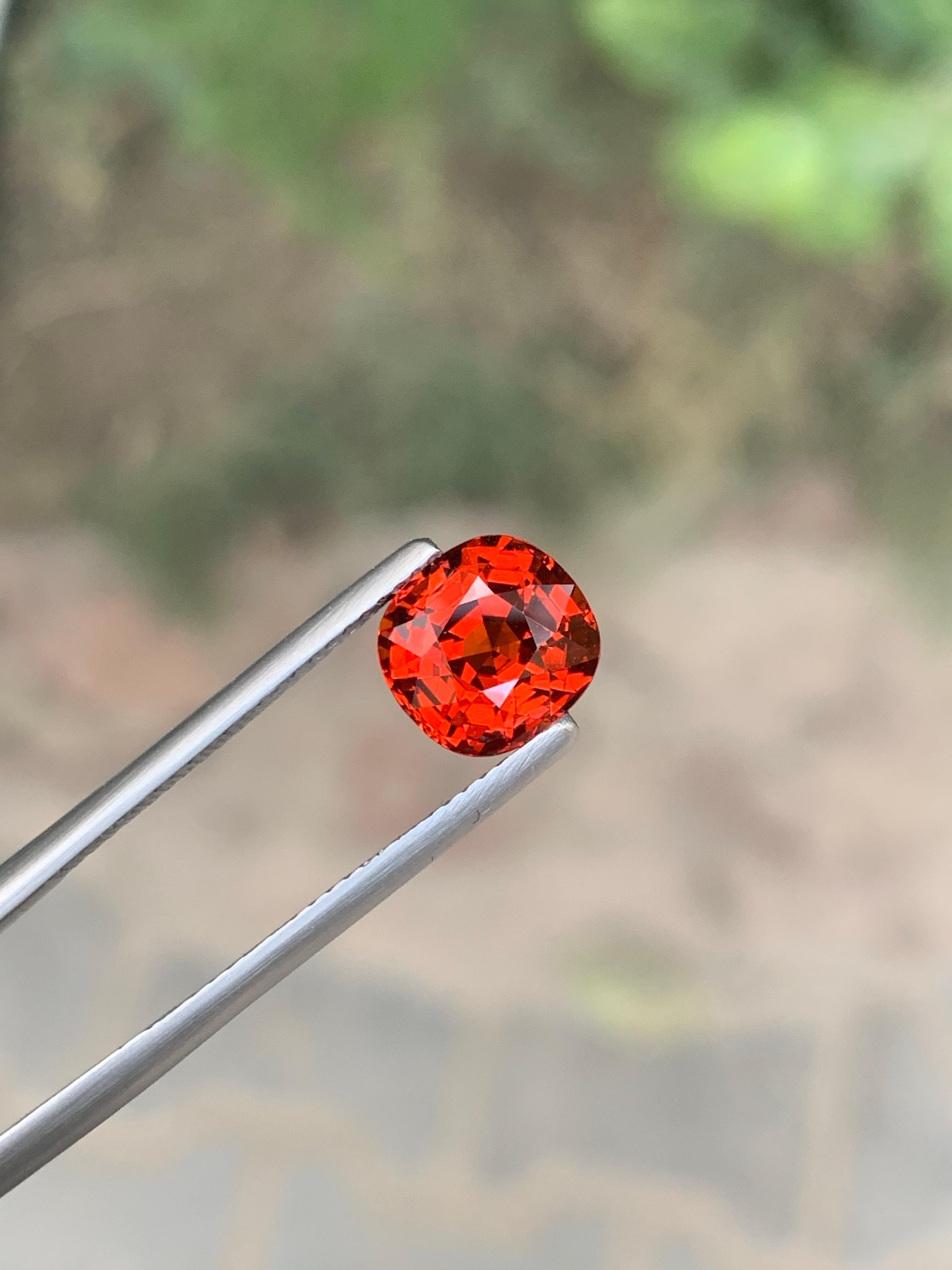 Gemma di granato spessartite sciolto naturale certificato AIG da 3,40 carati proveniente dal Mozambico in vendita 3