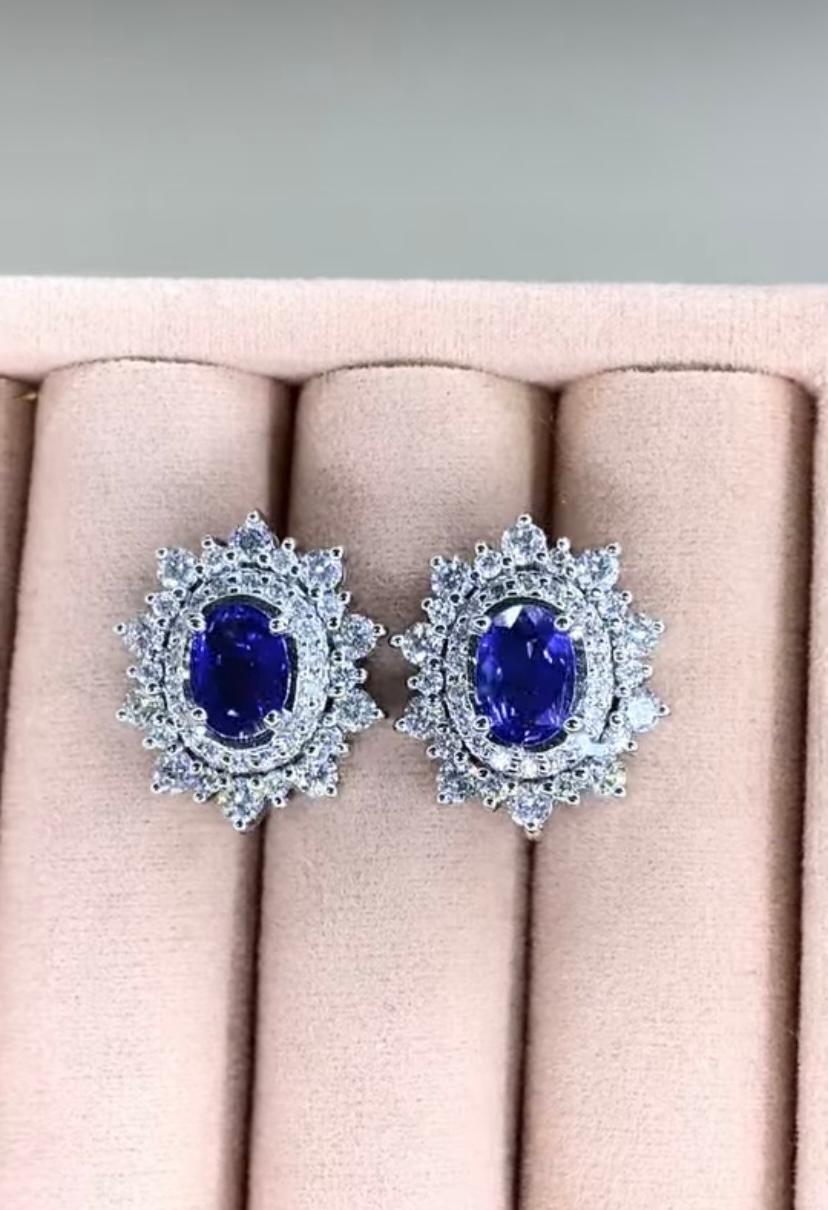 AIG Certified 3.40 Ct Ceylon Sapphires 2.25 Ct Diamonds 18K Gold Earrings In New Condition For Sale In Massafra, IT