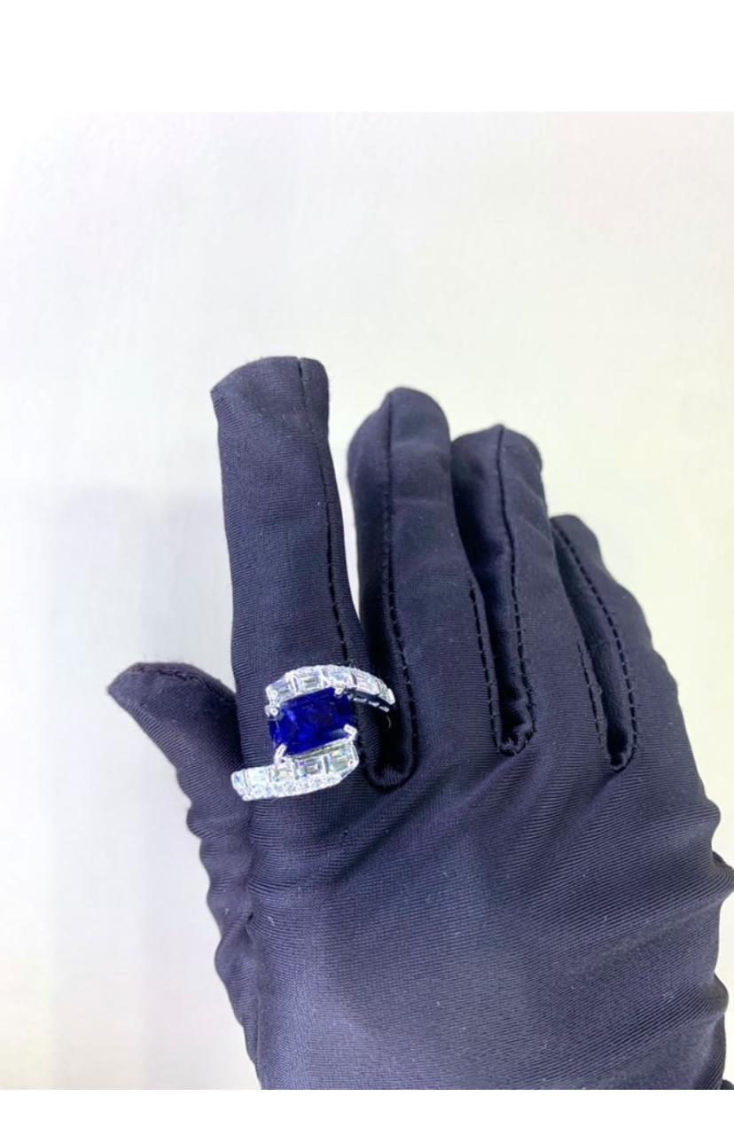 18 Karat Goldring mit AIG-zertifiziertem 3,45 Karat Ceylon-Saphir und 1,50 Karat Diamanten im Angebot 9