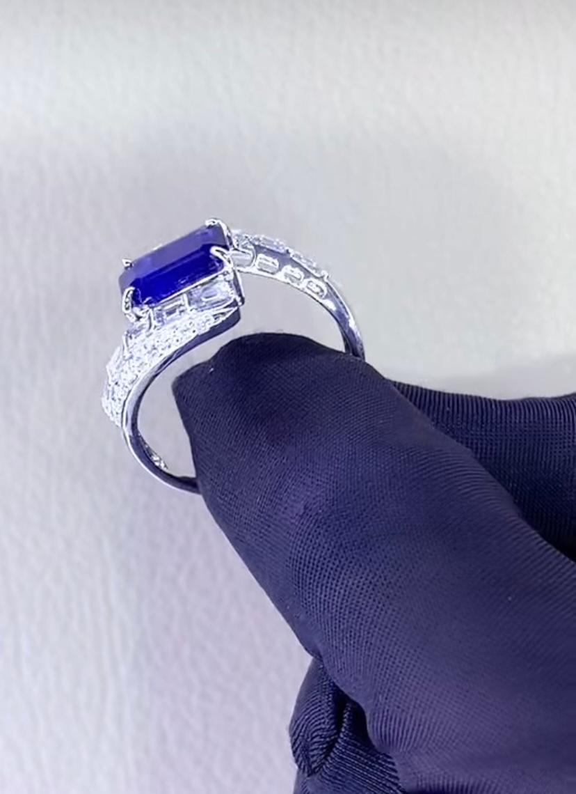 18 Karat Goldring mit AIG-zertifiziertem 3,45 Karat Ceylon-Saphir und 1,50 Karat Diamanten im Angebot 2