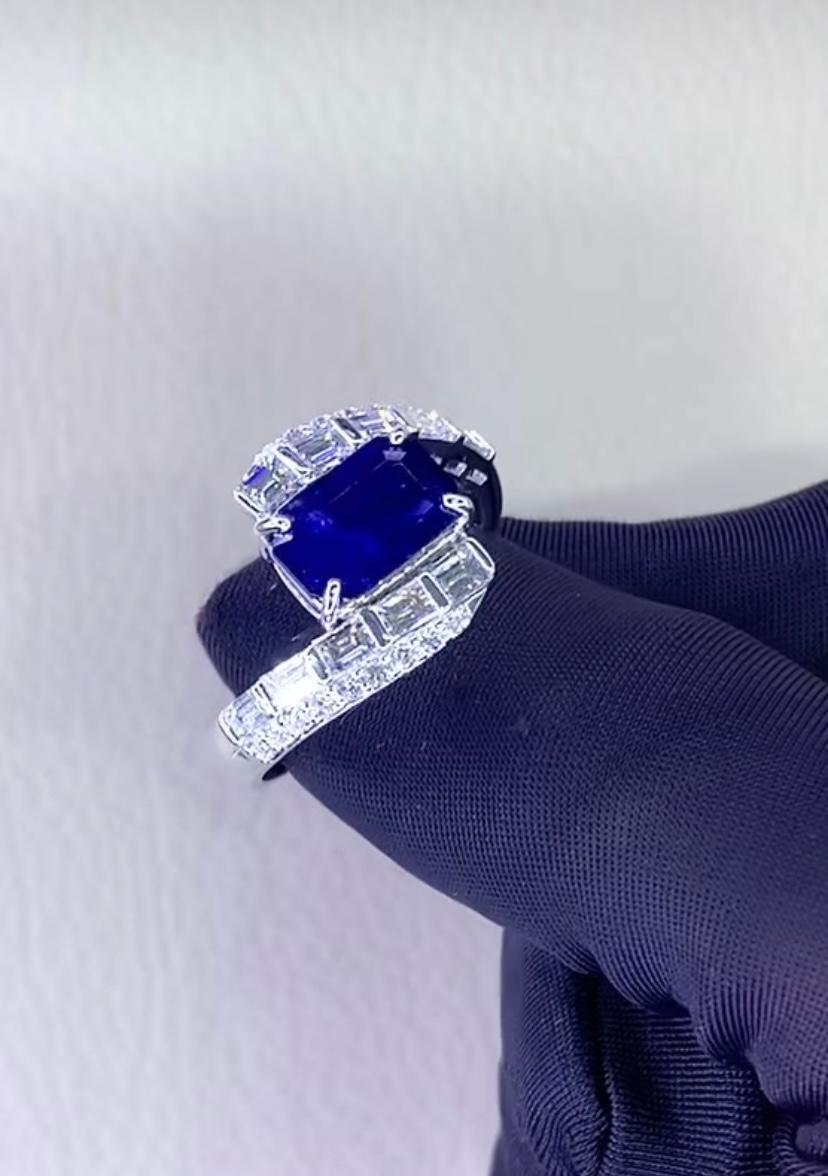 18 Karat Goldring mit AIG-zertifiziertem 3,45 Karat Ceylon-Saphir und 1,50 Karat Diamanten im Angebot 3