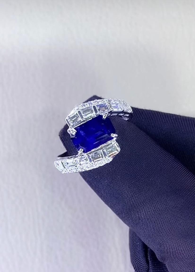 18 Karat Goldring mit AIG-zertifiziertem 3,45 Karat Ceylon-Saphir und 1,50 Karat Diamanten im Angebot 4