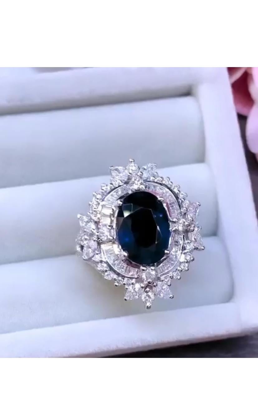 Taille ovale Bague en or 18 carats avec saphir bleu royal certifié AIG de 3,46 carats et diamants de 1,59 carat en vente