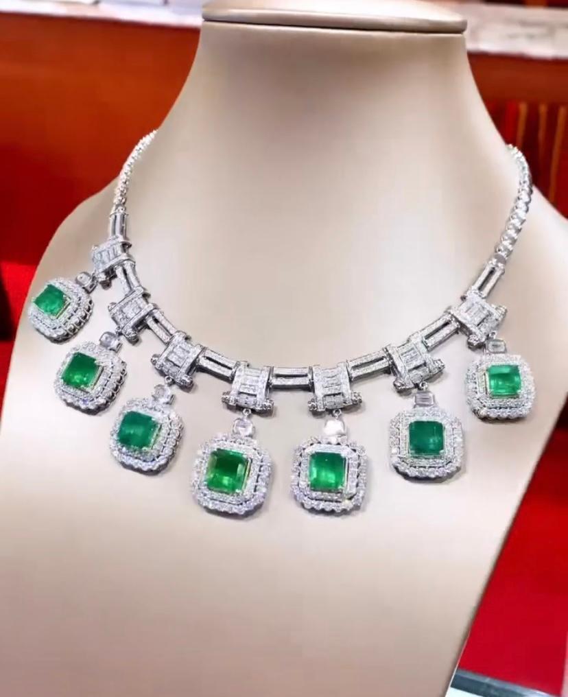AIG Certified 34.60 Carats Zambian Emeralds  15.80 Ct Diamonds 18K Gold Necklace In New Condition For Sale In Massafra, IT