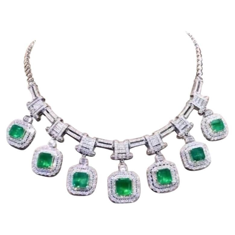 AIG-zertifizierte 34.60 Karat sambische Smaragde  Halskette aus 18K Gold mit 15,80 Karat Diamanten im Angebot