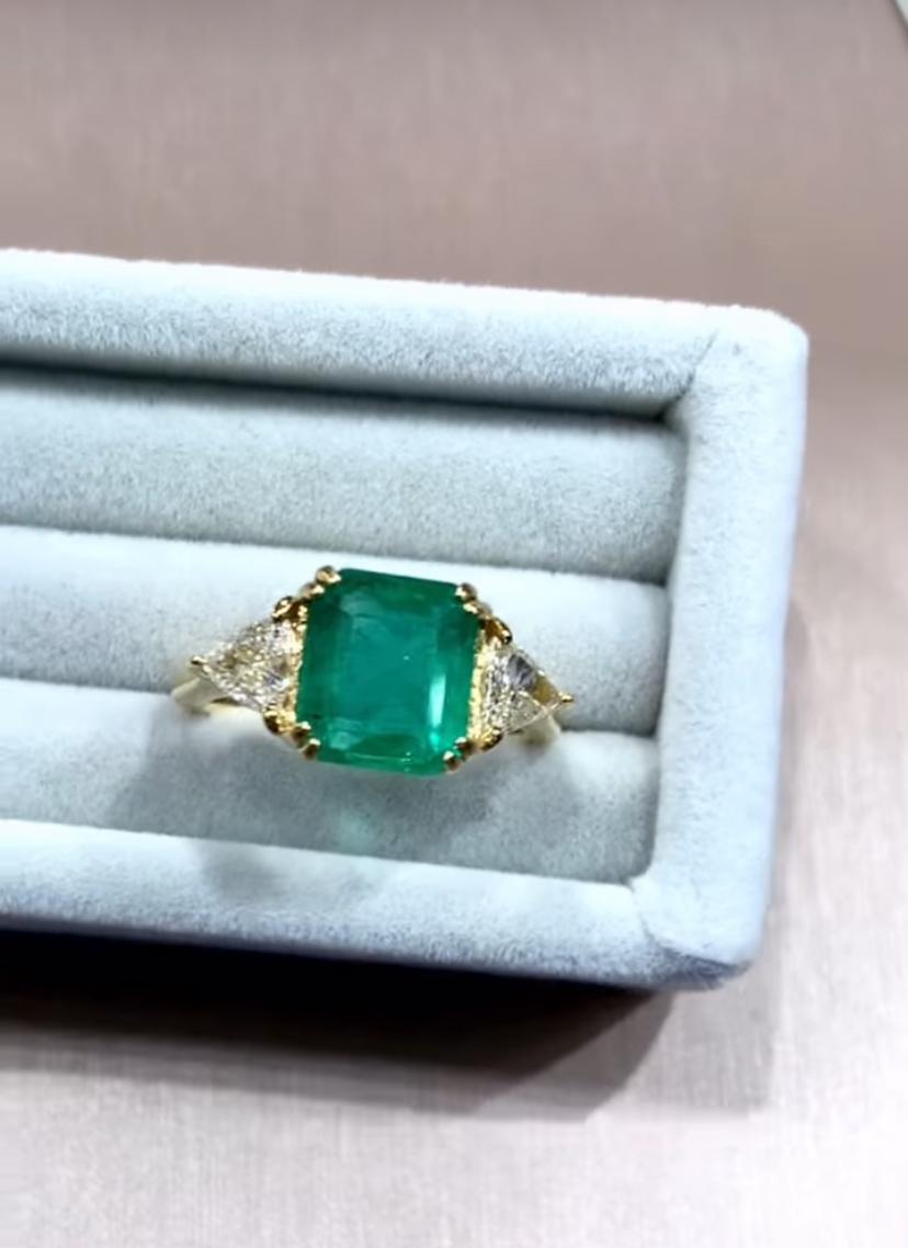 Emerald Cut AIG Certified 3.49 Carat Zambian Emerald Diamonds 18K Gold Ring For Sale