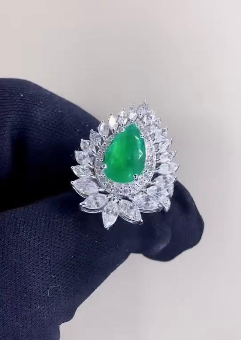 Bague en or 18 carats avec diamants de 3,49 carats et émeraude de Colombie de 2,80 carats certifiée AIG Neuf - En vente à Massafra, IT