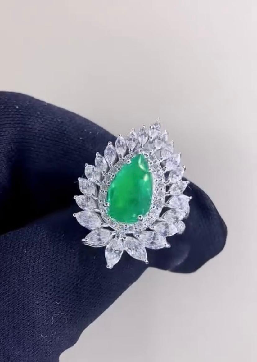 Bague en or 18 carats avec diamants de 3,49 carats et émeraude de Colombie de 2,80 carats certifiée AIG Pour femmes en vente