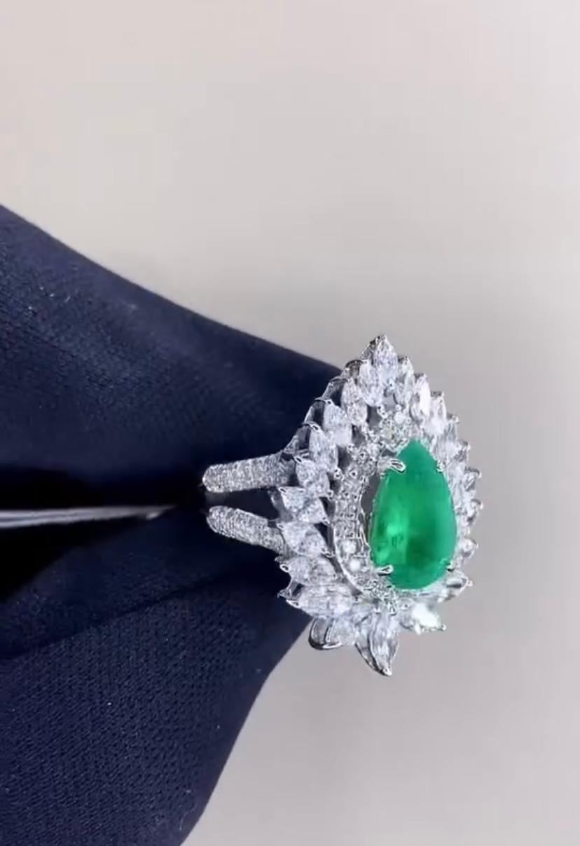 Bague en or 18 carats avec diamants de 3,49 carats et émeraude de Colombie de 2,80 carats certifiée AIG en vente 1