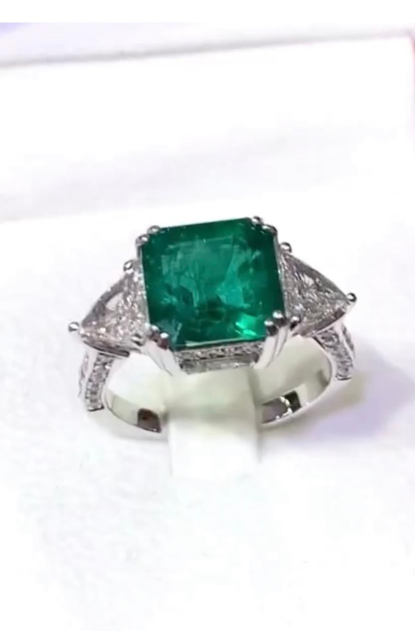 AIG Certified 3.49 Ct Zambia Emerald Diamonds 1.32 Ct 18K Gold Ring  Neuf - En vente à Massafra, IT