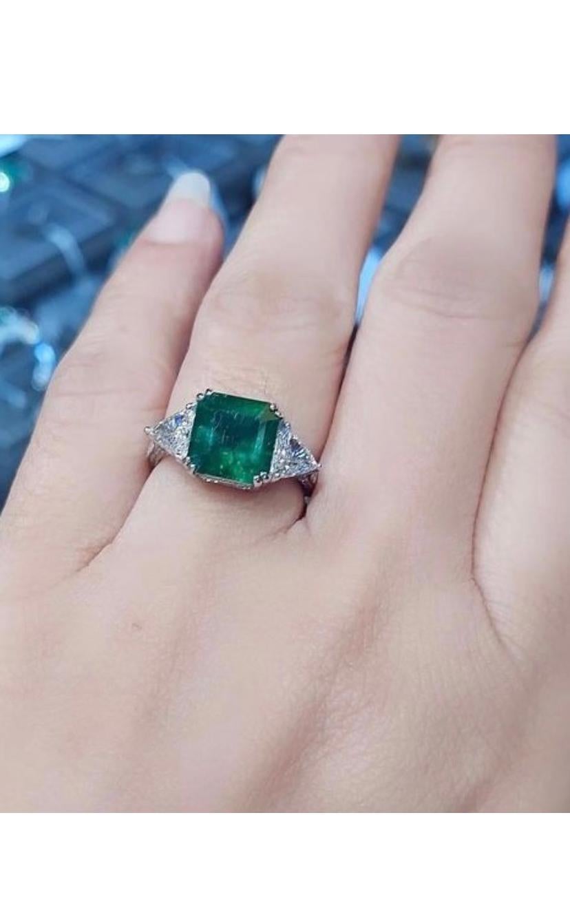 AIG Certified 3.49 Ct Zambia Emerald Diamonds 1.32 Ct 18K Gold Ring  en vente 1