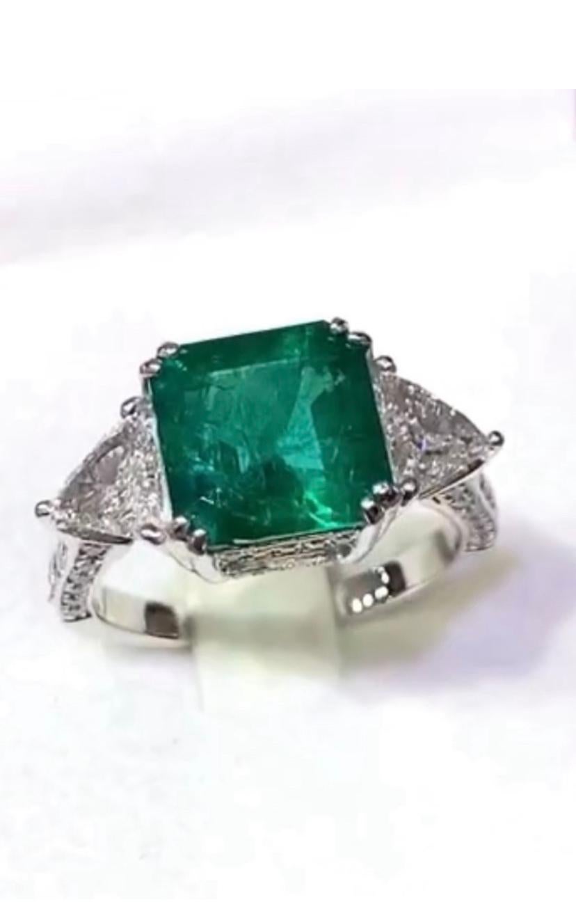 AIG Certified 3.49 Ct Zambia Emerald Diamonds 1.32 Ct 18K Gold Ring  en vente 3