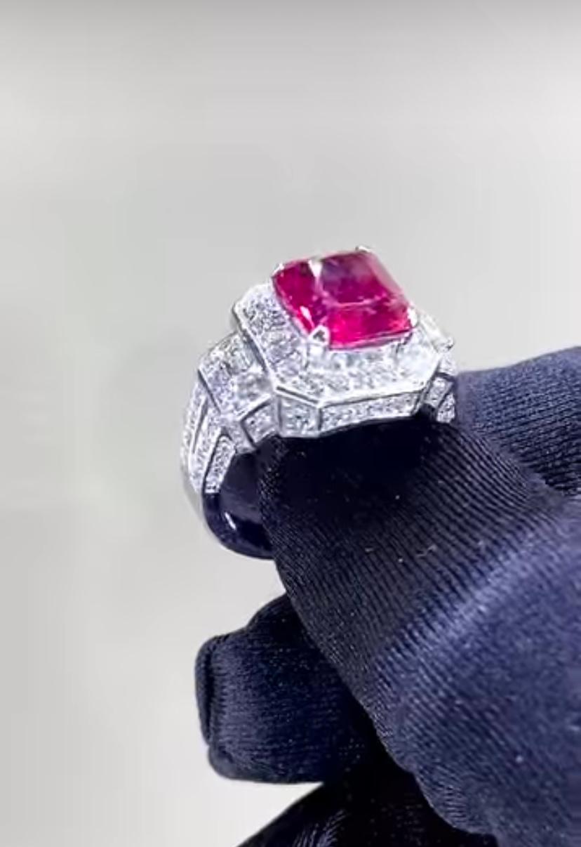 18 Karat Goldring, AIG-zertifizierter 3,50 Karat Rubellit Turmalin Diamanten im Angebot 5
