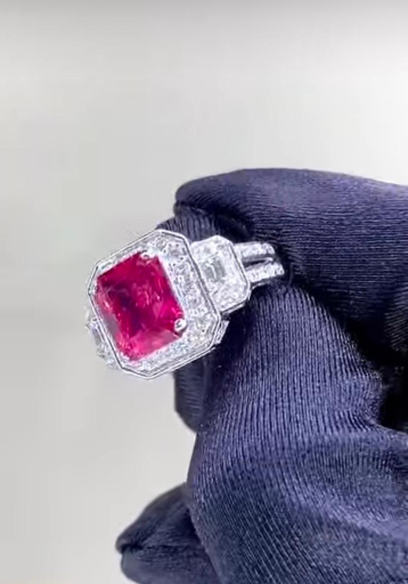 18 Karat Goldring, AIG-zertifizierter 3,50 Karat Rubellit Turmalin Diamanten im Angebot 6