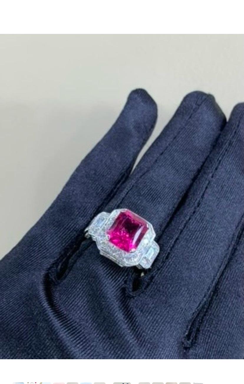 18 Karat Goldring, AIG-zertifizierter 3,50 Karat Rubellit Turmalin Diamanten im Zustand „Neu“ im Angebot in Massafra, IT
