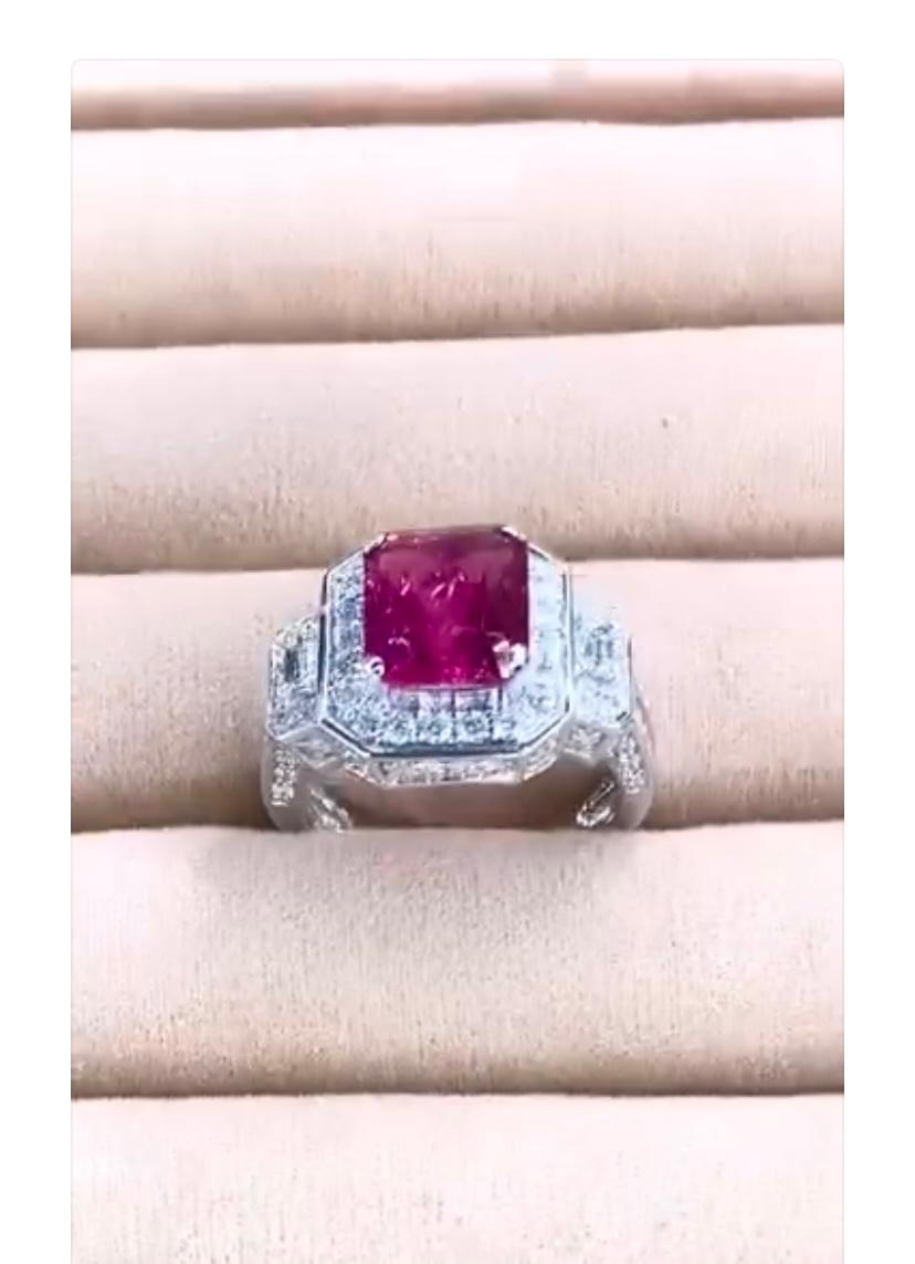 18 Karat Goldring, AIG-zertifizierter 3,50 Karat Rubellit Turmalin Diamanten Damen im Angebot
