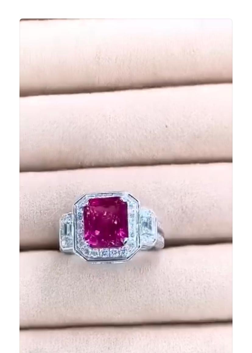 18 Karat Goldring, AIG-zertifizierter 3,50 Karat Rubellit Turmalin Diamanten im Angebot 1