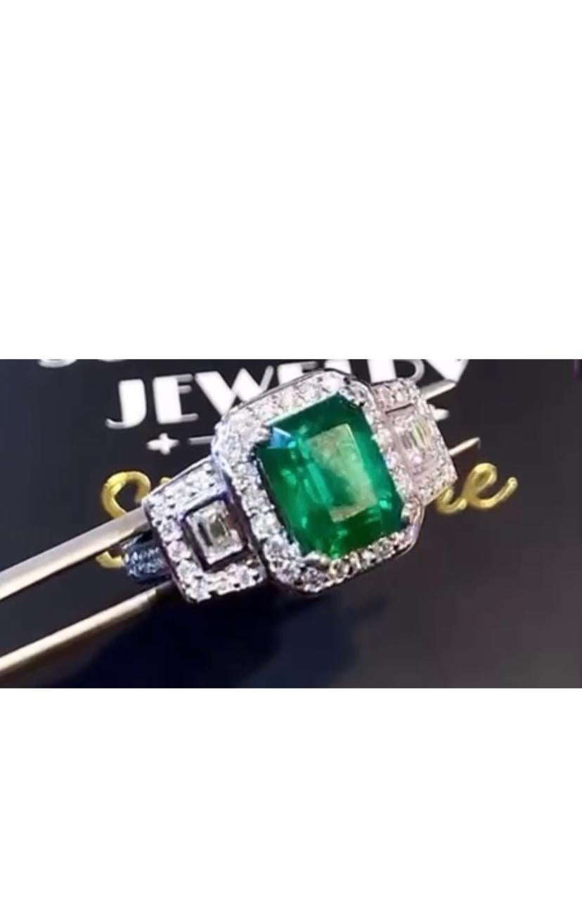 AIG Certified 3.50 Ct Zambia Emerald  Diamonds 18k Gold Cocktail Ring In New Condition For Sale In Massafra, IT