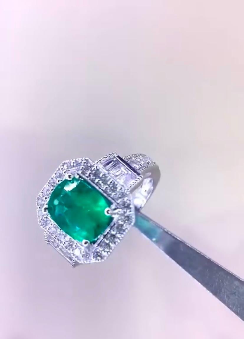 AIG-zertifizierter 3,60 Karat sambischer Smaragd  1,30 Karat Diamanten 18k Gold Ring (Gemischter Schliff) im Angebot