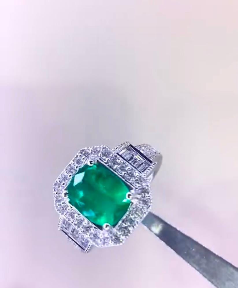 AIG-zertifizierter 3,60 Karat sambischer Smaragd  1,30 Karat Diamanten 18k Gold Ring im Zustand „Neu“ im Angebot in Massafra, IT
