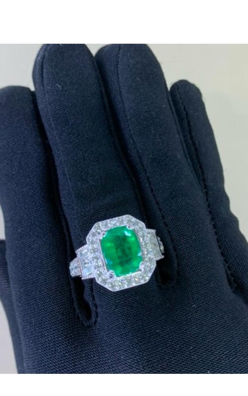 AIG-zertifizierter 3,60 Karat sambischer Smaragd  1,30 Karat Diamanten 18k Gold Ring Damen im Angebot