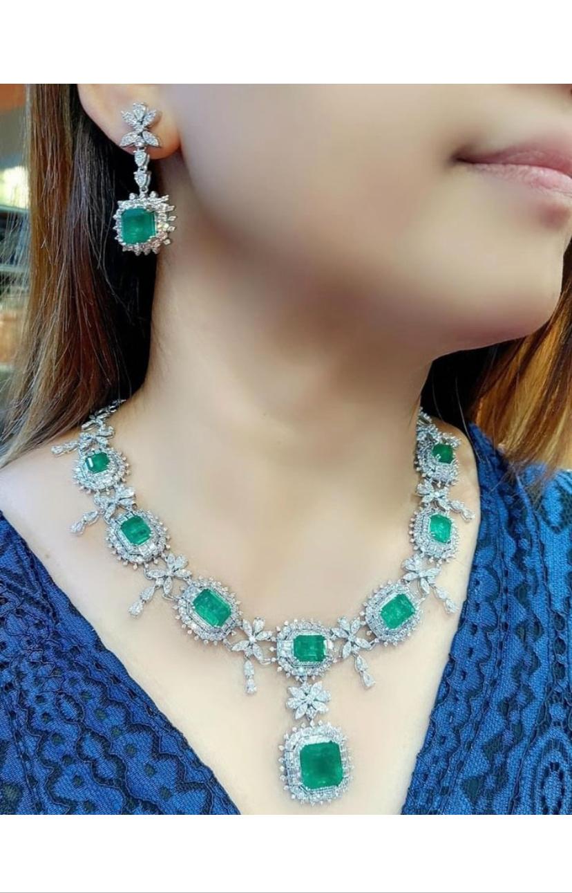 AIG Certified 36.00 Carat Zambian Emerald  23.00 Ct Diamonds 18k Gold Necklace For Sale 5