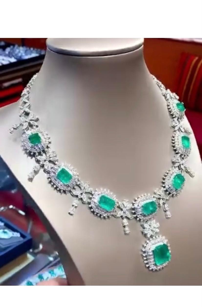 AIG Certified 36.00 Carat Zambian Emerald  23.00 Ct Diamonds 18k Gold Necklace In New Condition For Sale In Massafra, IT