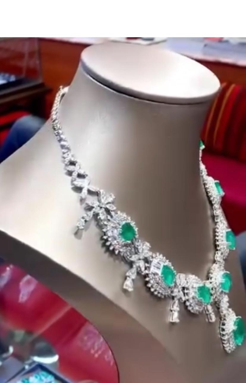 AIG Certified 36.00 Carat Zambian Emerald  23.00 Ct Diamonds 18k Gold Necklace For Sale 1
