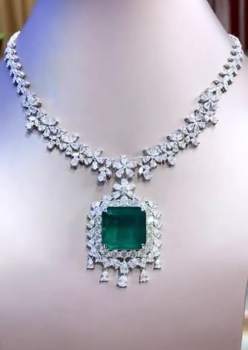 AIG Certified 36.00 Carat Zambian Emerald  23.90 Ct Diamonds Necklace 18K Gold  In New Condition For Sale In Massafra, IT