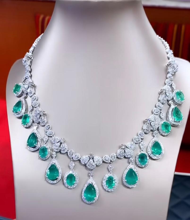 A magnificent piece of Italian art , a very fabulous design, sophisticated and refined, a glamour and fashion collection, perfect for elegant ladies.
Necklace come in 18k gold with 7 pieces of natural Zambian Emeralds in pear cut  of 20,75 carats ,
