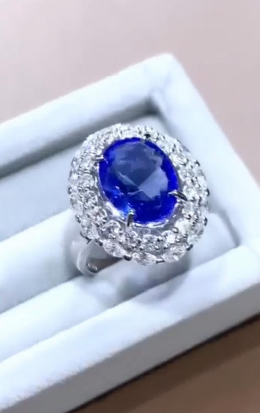 Oval Cut AIG Certified 3.65 Carats Untreated Ceylon Sapphire Diamonds 18K Gold Ring For Sale