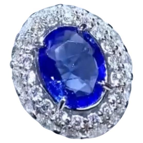 AIG Certified 3.65 Carats Untreated Ceylon Sapphire Diamonds 18K Gold Ring 