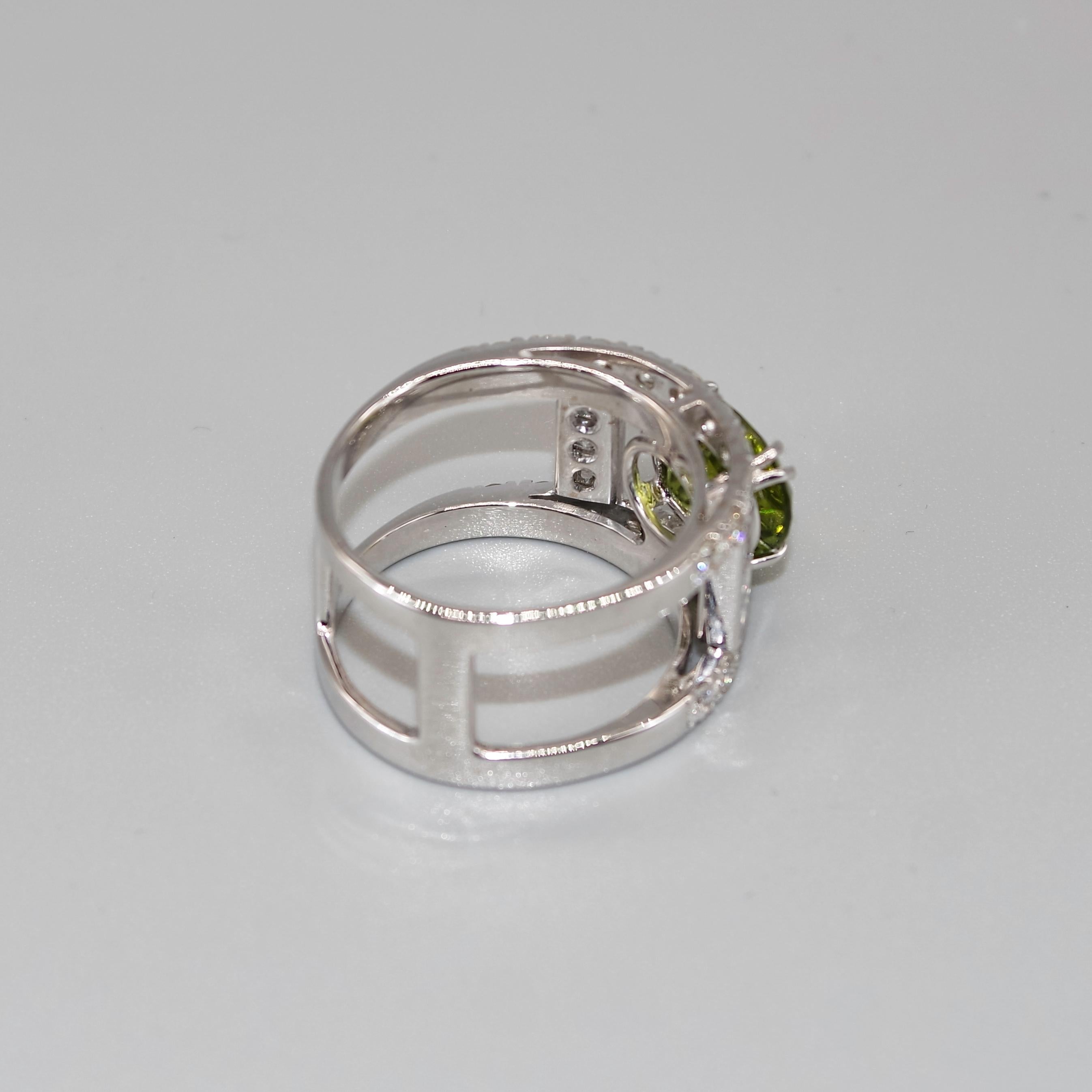 Oval Cut AIG Certified 3.69 Carat Oval Peridot and 1.98 Carat Diamond Cocktail Ring For Sale