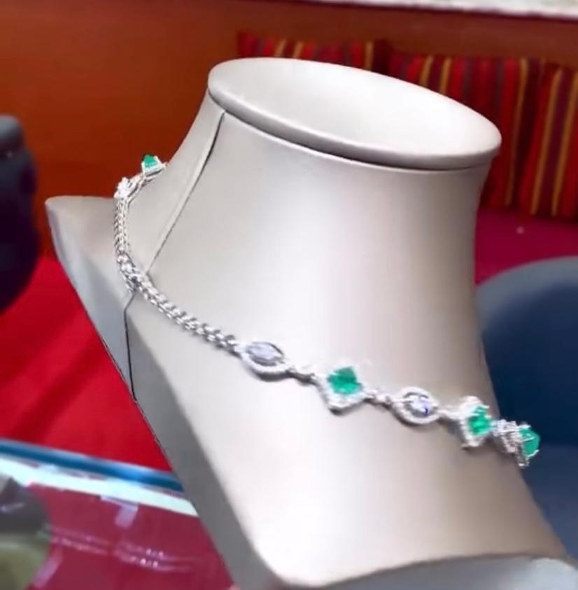 Contemporary AIG Certified 37.00 Carat Zambian Emeralds 7.70 Ct Diamonds 18K Gold Necklace For Sale