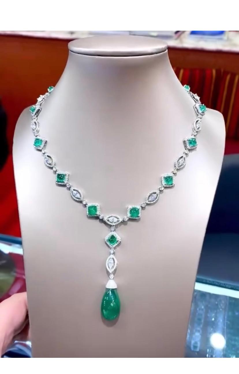 Women's AIG Certified 37.00 Carat Zambian Emeralds 7.70 Ct Diamonds 18K Gold Necklace For Sale