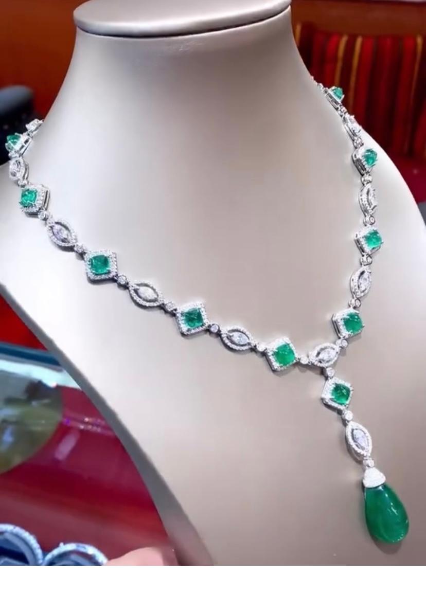 AIG Certified 37.00 Carat Zambian Emeralds 7.70 Ct Diamonds 18K Gold Necklace For Sale 1