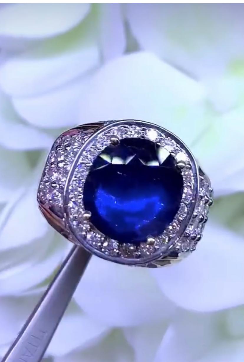 An exclusive stunning ring in contemporary design, so elegant and particular, by Italian designer.
Ring come in 18K gold with a Natural Sapphire from Siam , in perfect oval cut, spectacular color,
of 3,80 carats, and around diamonds in brilliant cut