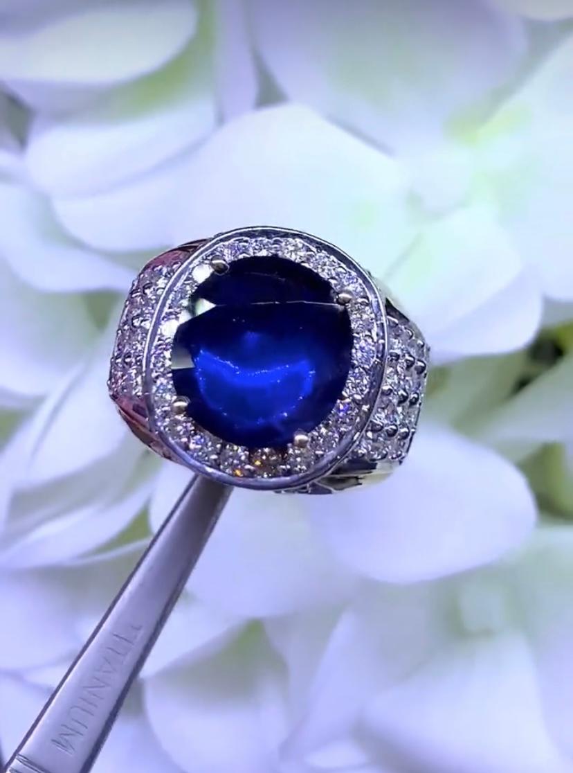 AIG Certified 3.80 Carats Siam Sapphire 1.90 Ct Diamonds 18K Gold Ring  In New Condition For Sale In Massafra, IT